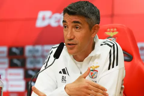 مكالمة غيرت حياته بسبب فيتوريا وتجربة عربية.. من هو برونو لاج المرشح لتدريب الأهلي؟